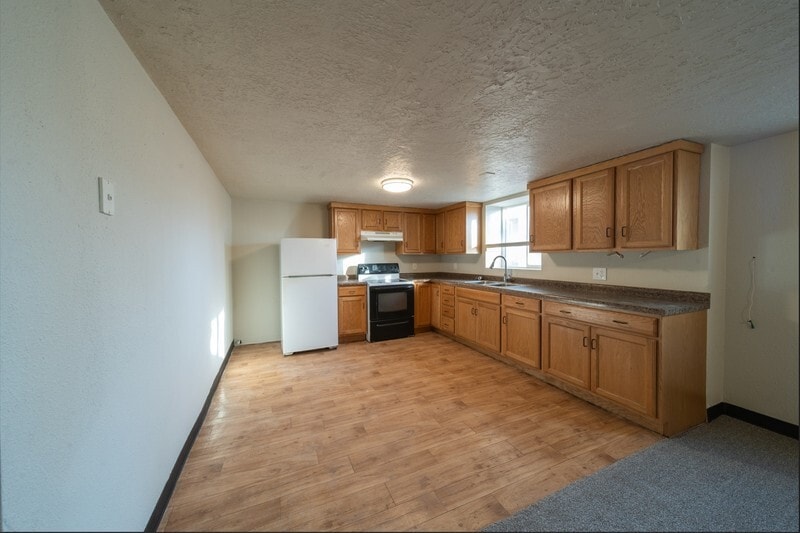 Building Photo - 480 E 200 N