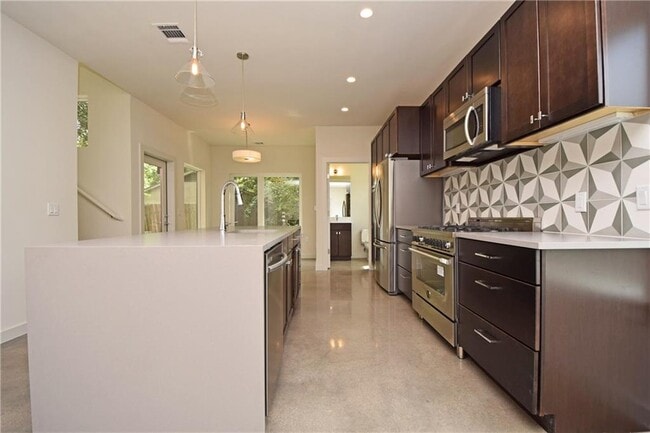 Building Photo - 5405 Sunshine Dr