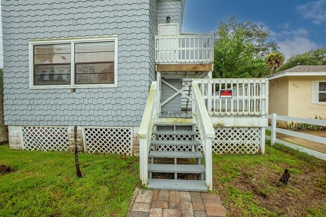 Building Photo - 244 Lexington Dr