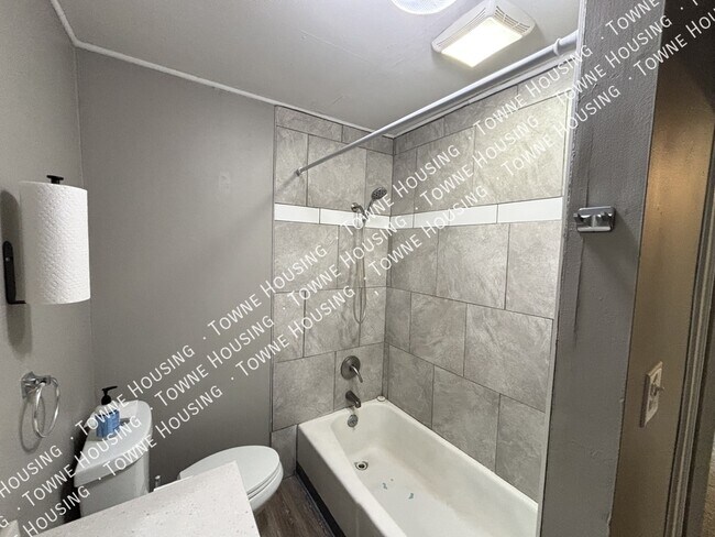 Building Photo - 321 Washburn St