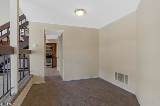 Building Photo - 117 Bluebird Dr