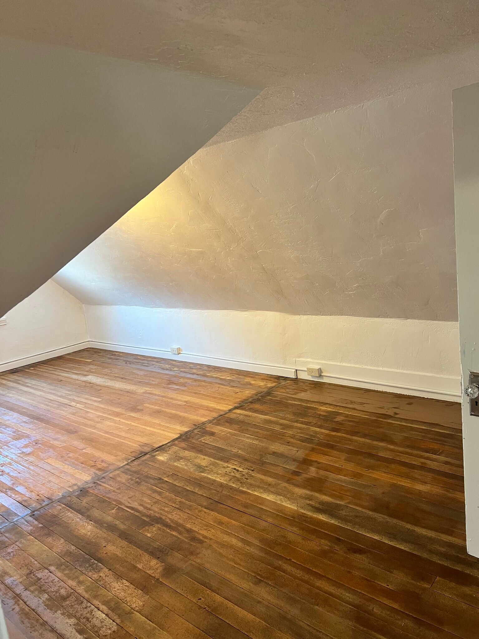 Building Photo - 749 Park Dr