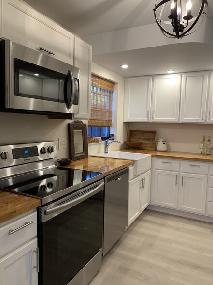 Love to Cook? This kitchen has lots of storage and prep space! - 1202 N Andrews Ave