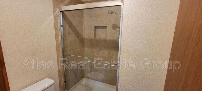 Building Photo - 322 NE Lincoln St