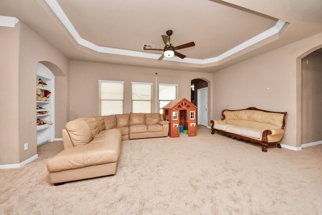 Building Photo - 2895 Ragusa Ln