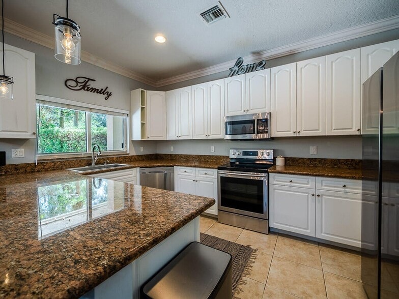 Building Photo - 6673 Eagle Ridge Dr