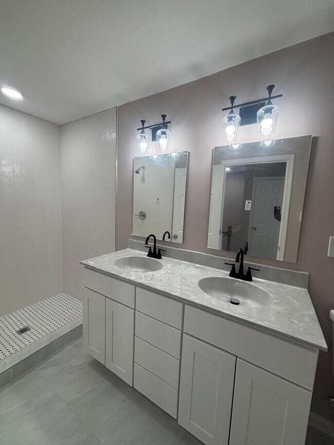 Building Photo - 1711 N Caroline St