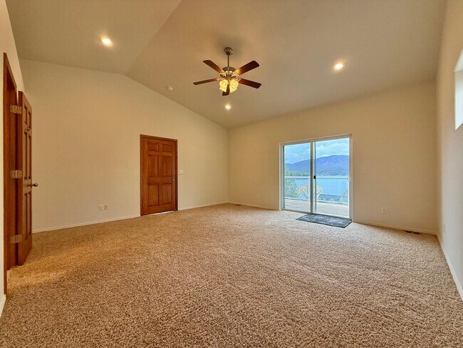 Building Photo - 6686 Washington 291B