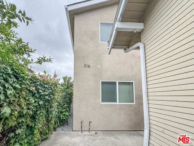 Building Photo - 316 Ximeno Ave