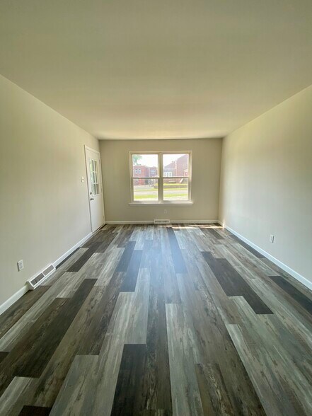 Building Photo - 204 Gateway Blvd