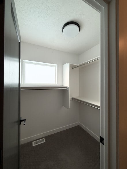 Building Photo - 620 N Orchard Dr