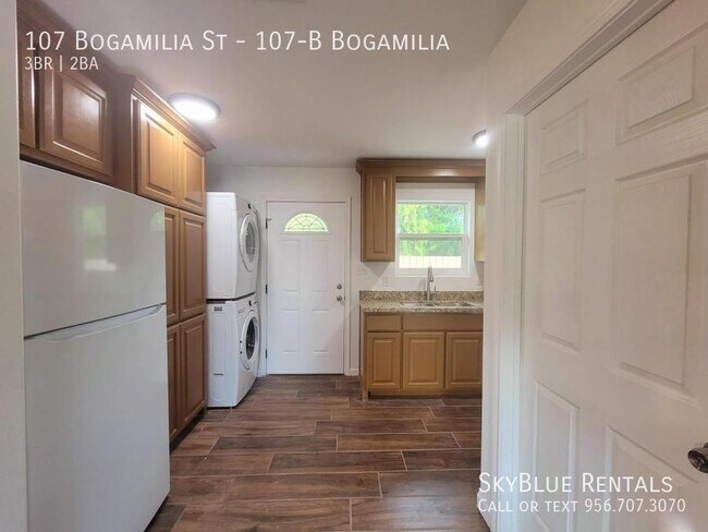 Building Photo - 107 Bogamilia St