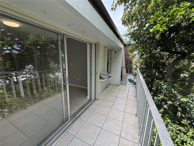 Building Photo - 9641 SW 77th Ave