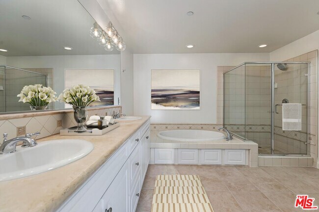 Building Photo - 12975 Agustin Pl