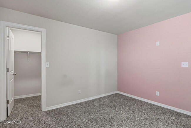 Building Photo - 7509 Enchanted Pk Dr