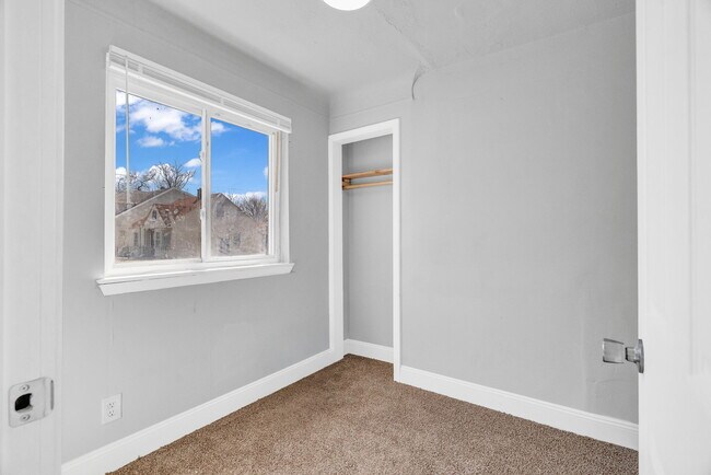 Building Photo - 13900 Sussex St