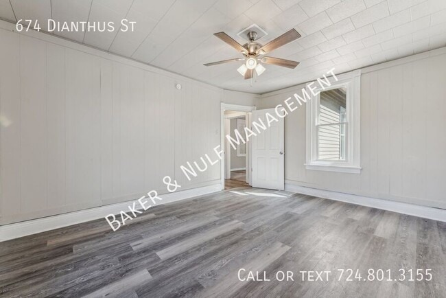 Building Photo - 674 Dianthus St
