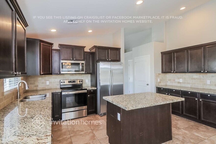 Building Photo - 5726 S 27th Dr