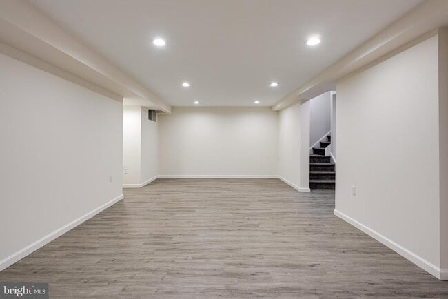 Building Photo - 11 Treaty Dr