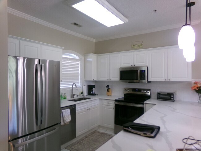 Building Photo - 4879 Dahlia Ct