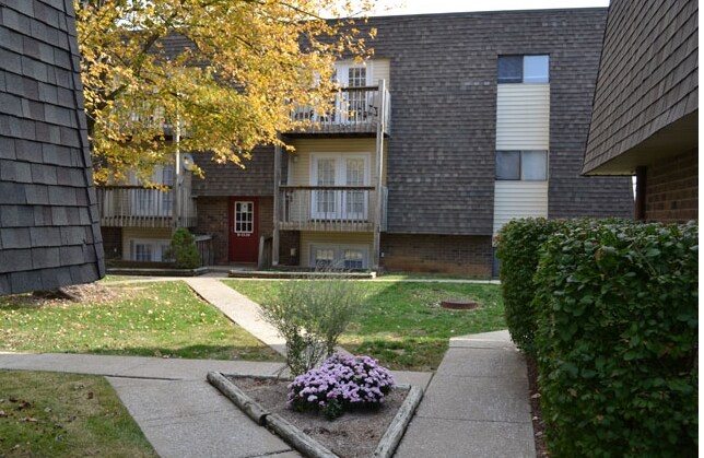 Building - Dunnhill Apartments