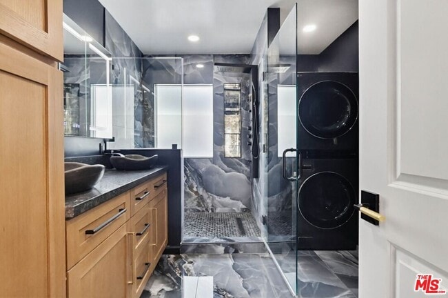 Building Photo - 2200 Easy Ave