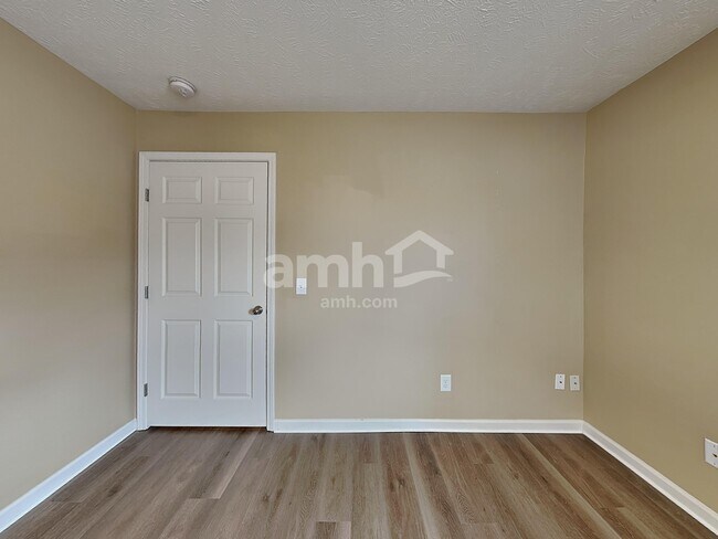 Building Photo - 1075 Savannah Ave