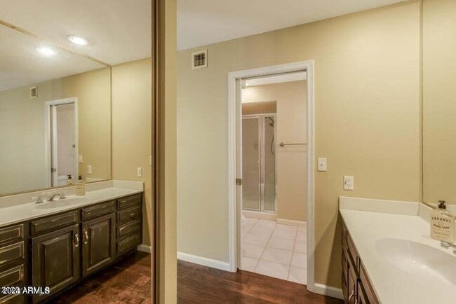 Building Photo - 7230 E Arlington Rd