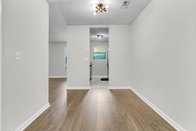 Building Photo - 216 Parlor Dr