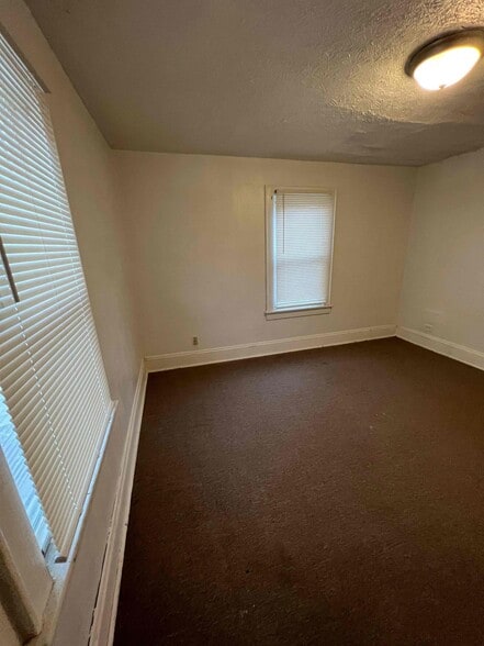 Building Photo - 400 Noble Ave