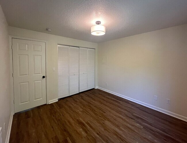 Building Photo - Charming SE Portland Home in a Central, Accessible Location