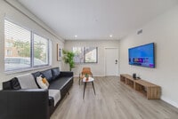 Building Photo - 700 SW 11th Ave