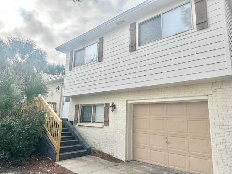 Building Photo - 1110 Airport Rd