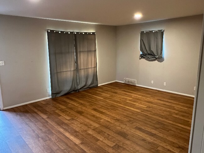 Building Photo - 2024 S Johnstone Pl