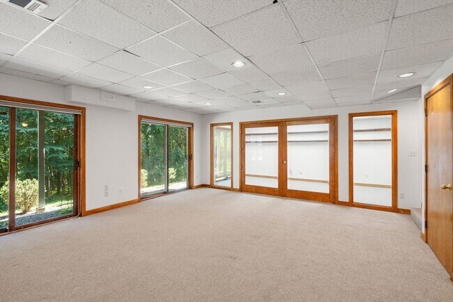Building Photo - 7 Larch Rd