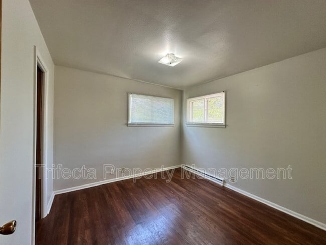 Building Photo - 622 Miller Dr