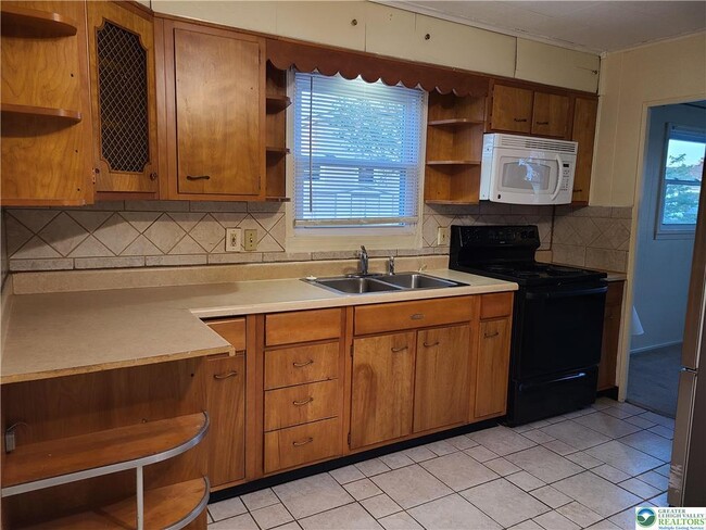 Building Photo - 1631 North Blvd