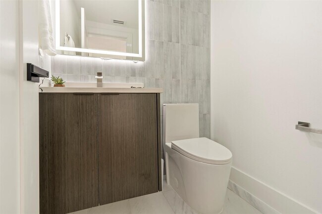 Building Photo - 2019 California Dr