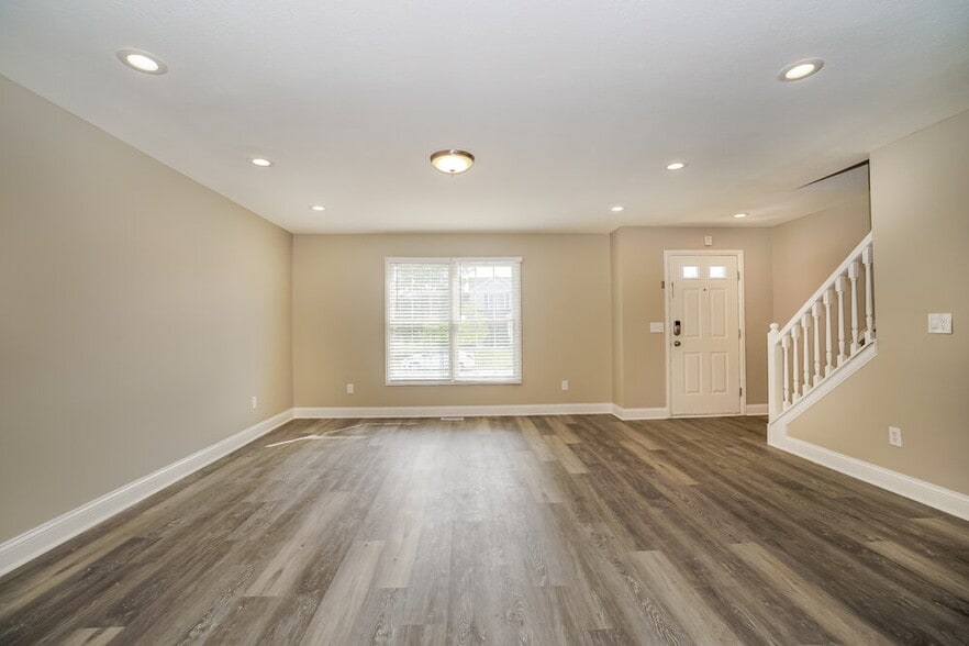 Building Photo - 100 Dakota Ct