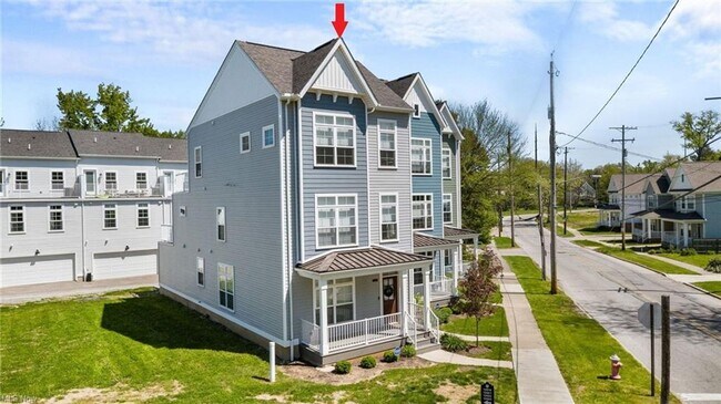 Building Photo - Modern and Luxurious 3 Bedrooms / 2.5 Bathrooms