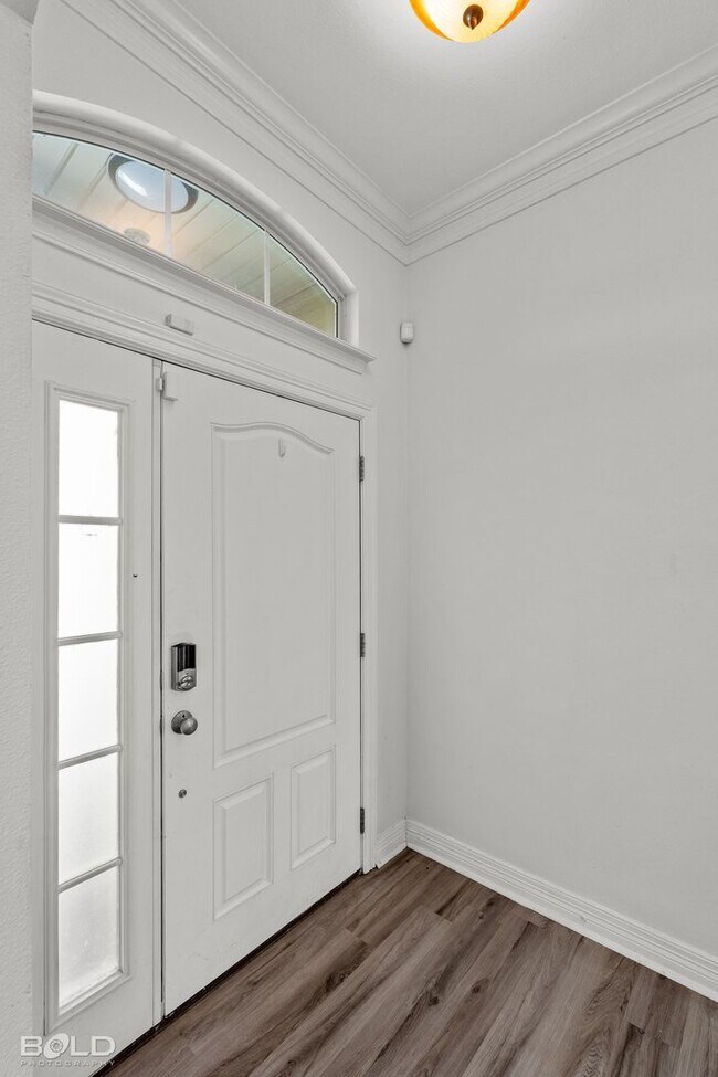 Building Photo - 521 Linnhurst Dr