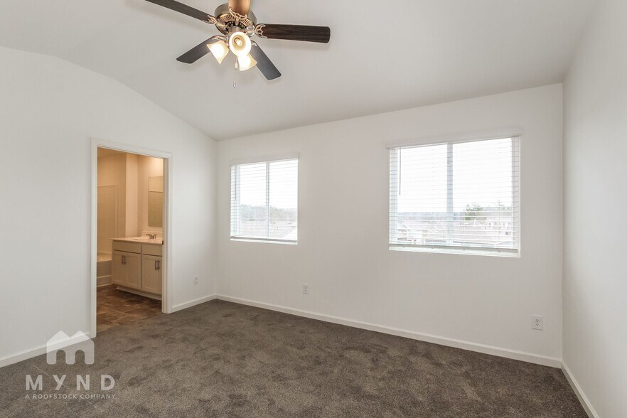 Building Photo - 285 Chelsea Park Rd