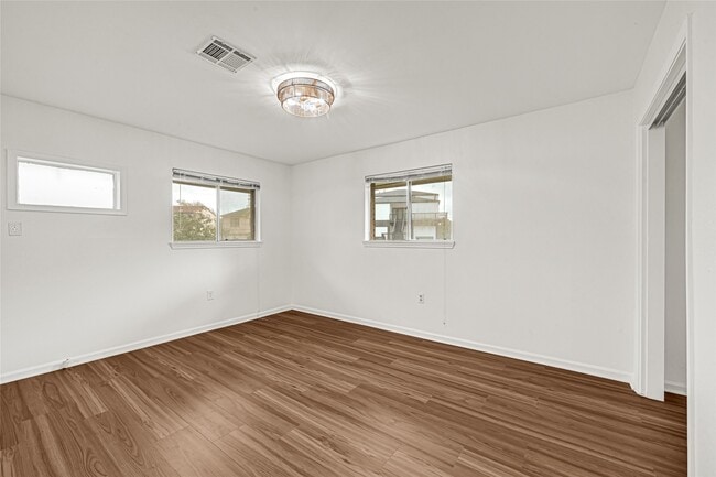 Building Photo - 2515 Baycrest Dr