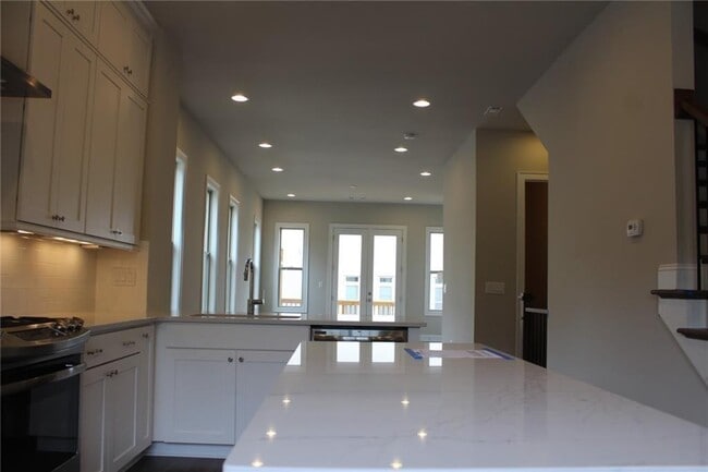 Building Photo - 4761 Roswell Rd