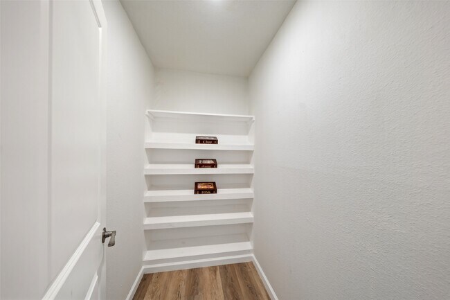 Building Photo - 5755 Belvedere Dr