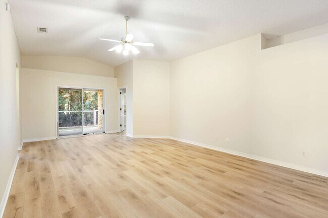 Building Photo - New Home for the Holidays – 4BR/2BA Near N...