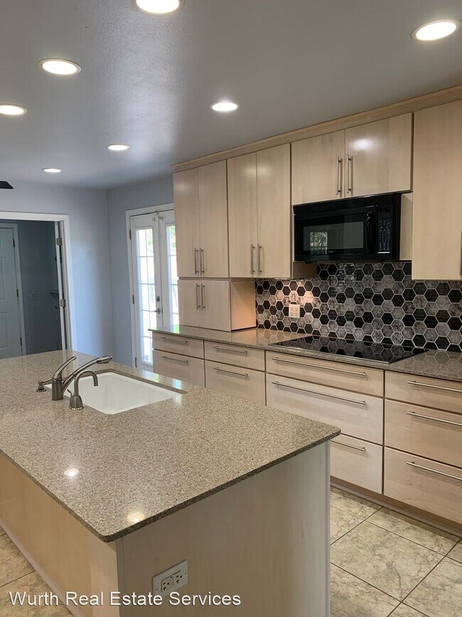 Building Photo - 3 br, 2.5 bath House - 14042 Woodland Ridg...