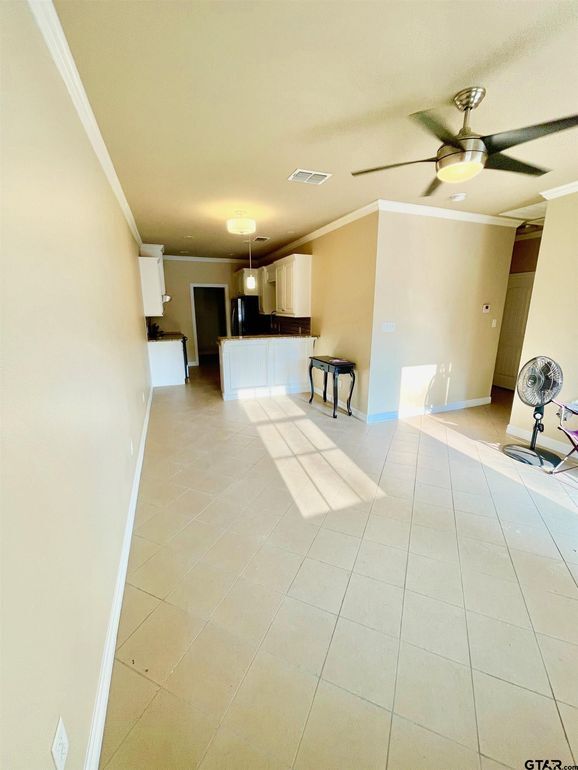 Building Photo - 225 S Fenton Ave