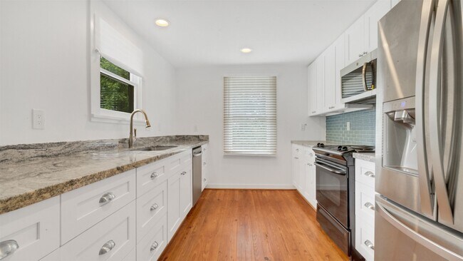 Building Photo - 129 E 31st 1/2 St