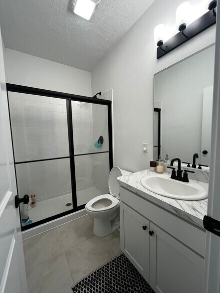 Main floor full bathroom - 362 Jonagold Dr NE